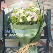 12081401 White rose and daisy flower arrangement