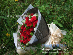 Yours Forever Large includes 24+ red roses