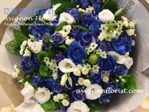 Close up of blue roses from Avignon Florist.com