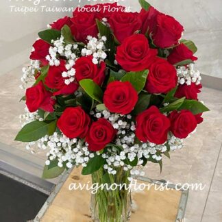 Red roses in a vase| Taipei, Taiwan