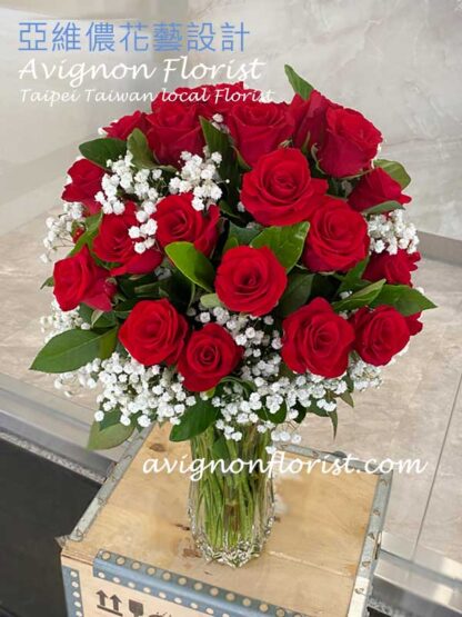 Red roses in a vase| Taipei, Taiwan