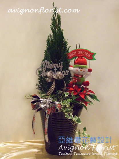 Decorative Christmas planter with figure